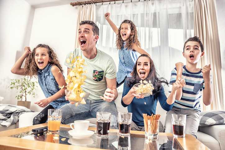 5 Tips for Throwing a Super Bowl Party on a Budget