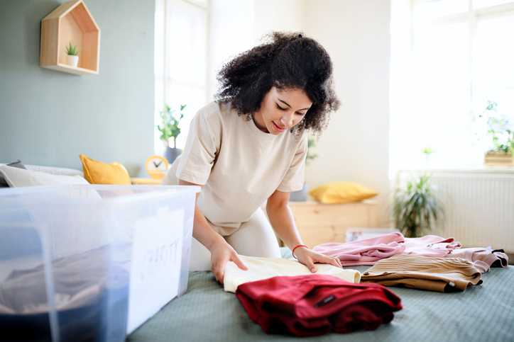 7 Simple Tips to Make Money Reselling Clothing